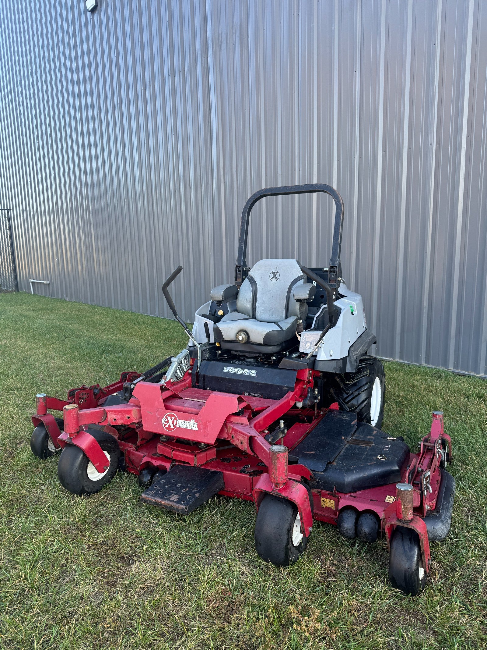 (632 hrs) 2018 Exmark Lazer Z Batwing 96