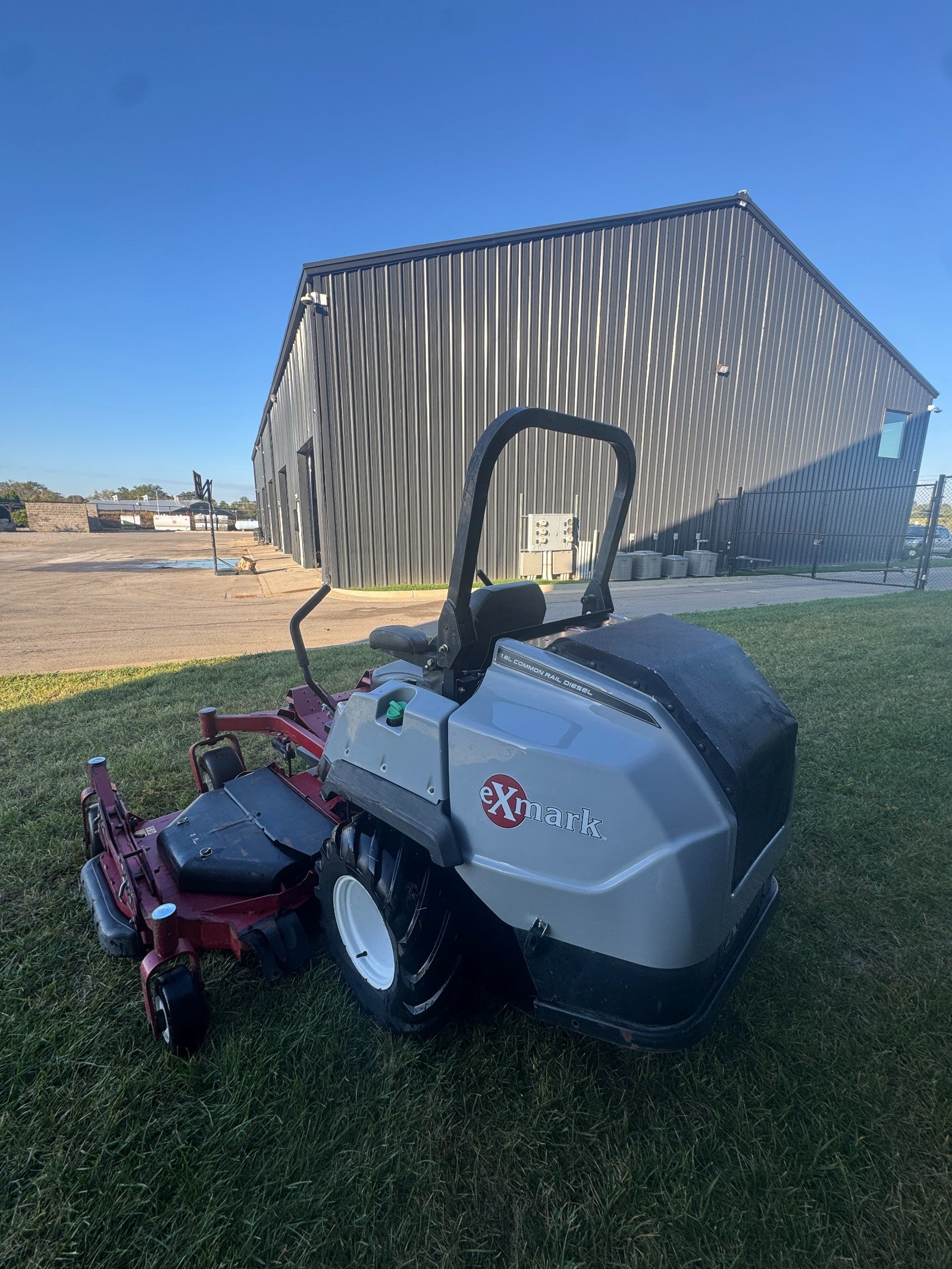 (632 hrs) 2018 Exmark Lazer Z Batwing 96